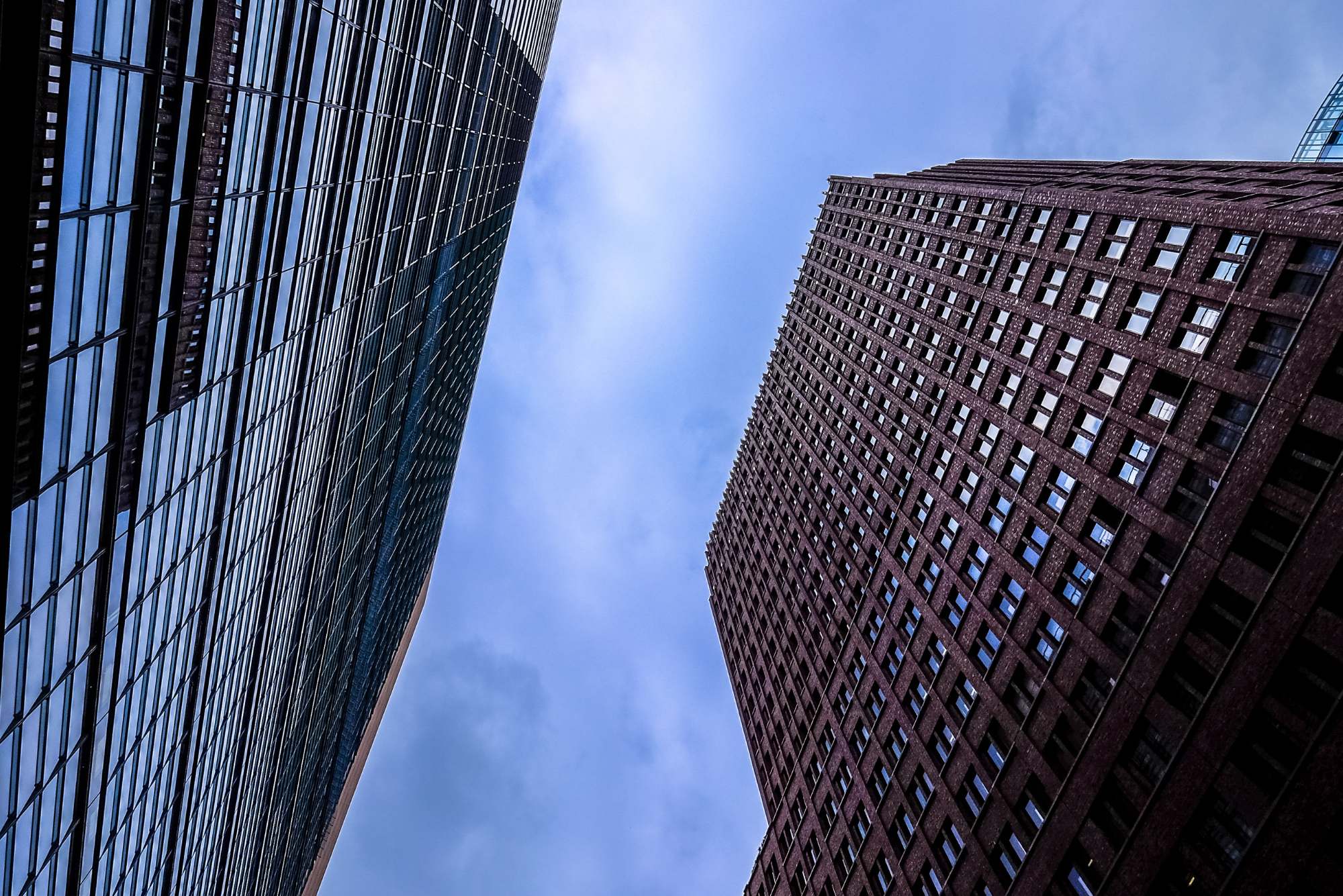 Why High-Rise Window Cleaning Should Be Scheduled Before Peak Spring Demand in Toronto