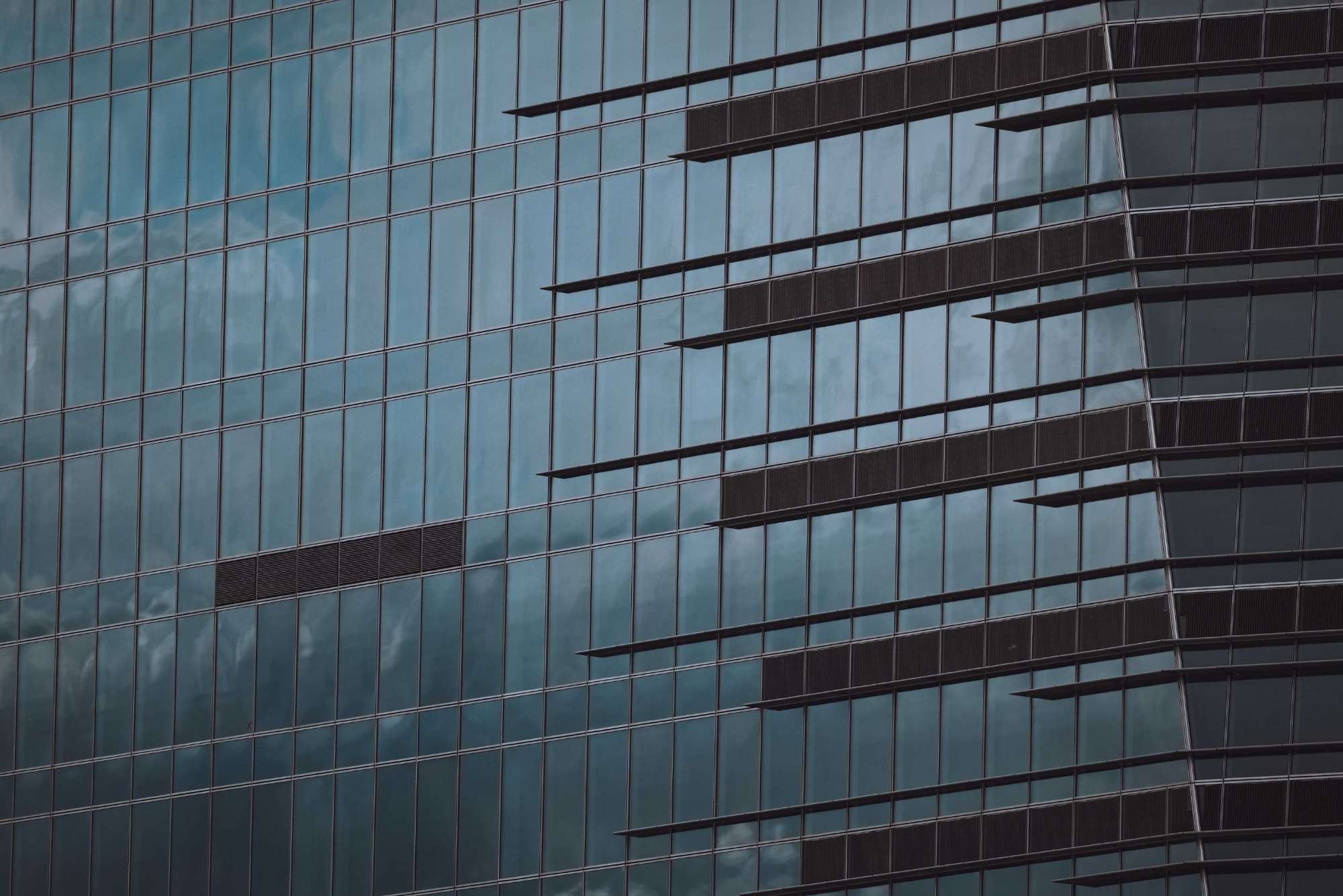 High-Rise vs Low-Rise Commercial Window Cleaning: What GTA Property Managers Need to Know Before Budgeting